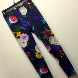 NWOT Flower leggings